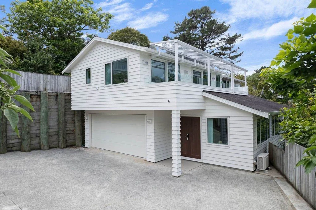 Charming 4-Bedroom Home with Double Garage!