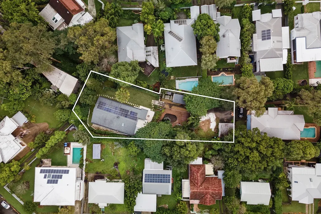 Ashgrove 4Zimmer Secluded 1,401sqm with DA Approval in a Tranquil Tree-Lined Setting