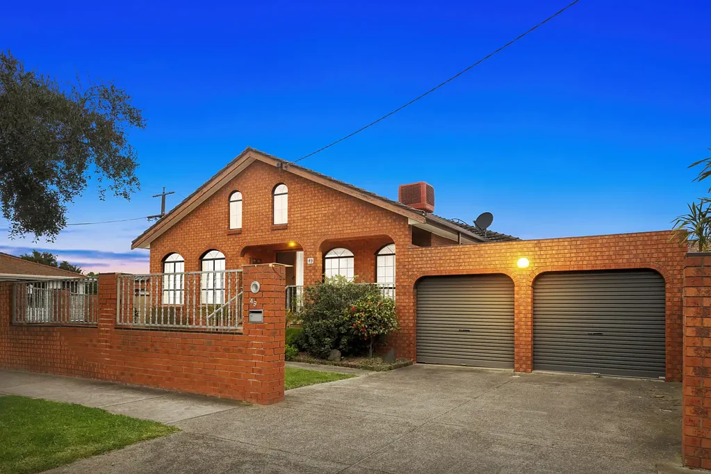 Thomastown 4બેડરૂમ Elevated Family Living with Space & Versatility