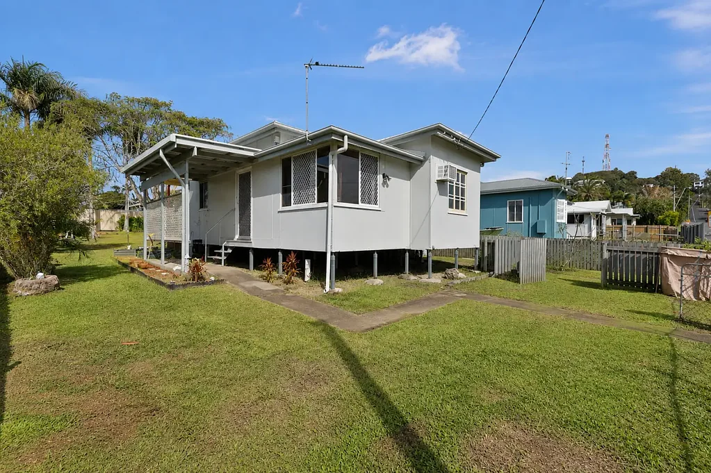 North Mackay 2Kwarto Character, Charm & Endless Potential on a Huge Block!