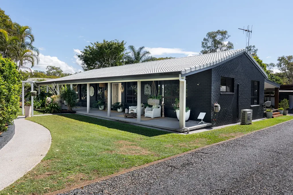 Branyan 4બેડરૂમ Incredibly Aesthetic Acreage in Branyan With Dual Occ. Capabilities