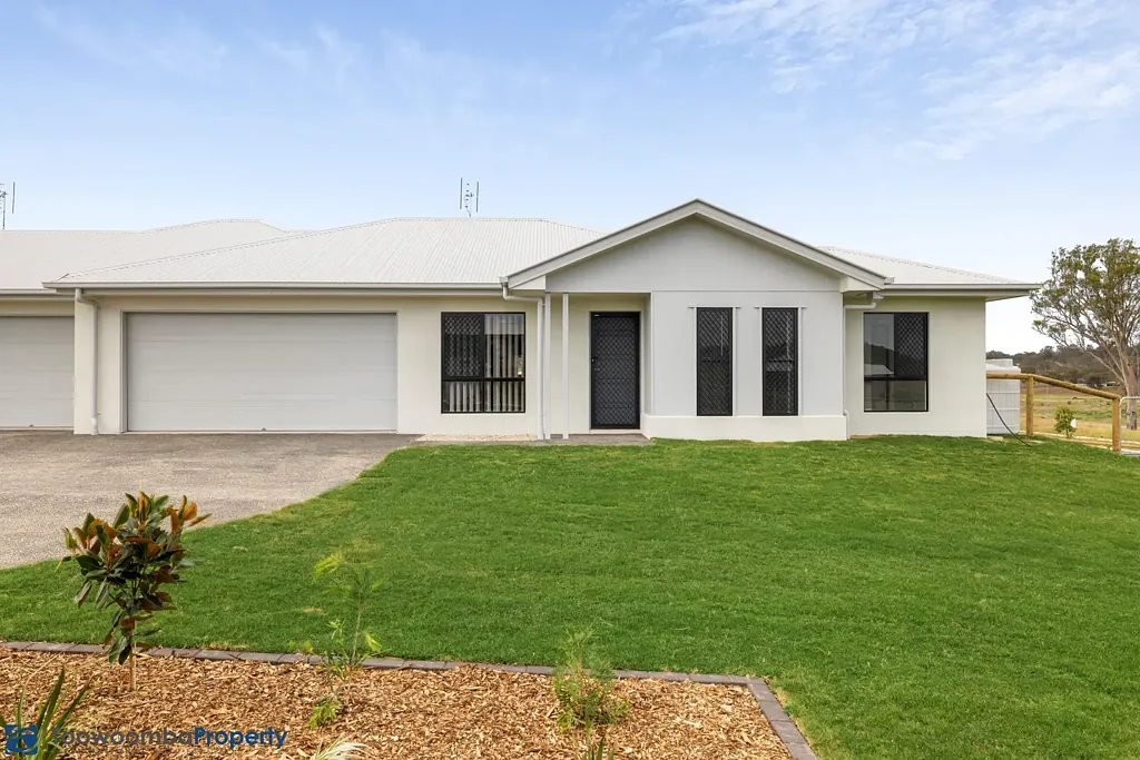 Modern 3 Bedroom Unit in Beautiful Estate!