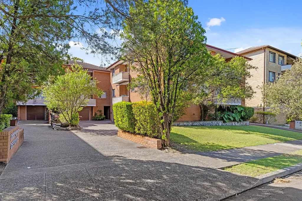 Stylish & Spacious Apartment with Lock-Up Garage in Prime Allawah Location