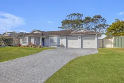 5 Explorers Way, Lake Cathie