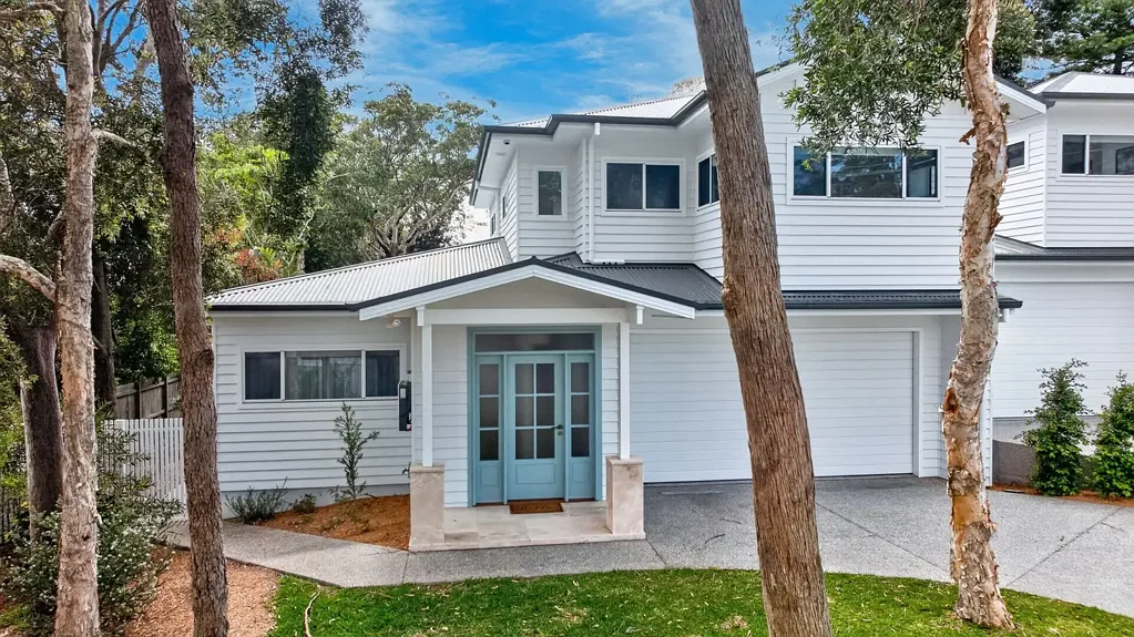 Bateau Bay 4침실 Stunning, Brand New Torrens Title Home - Whisper Quiet Location and Turnkey Ready
