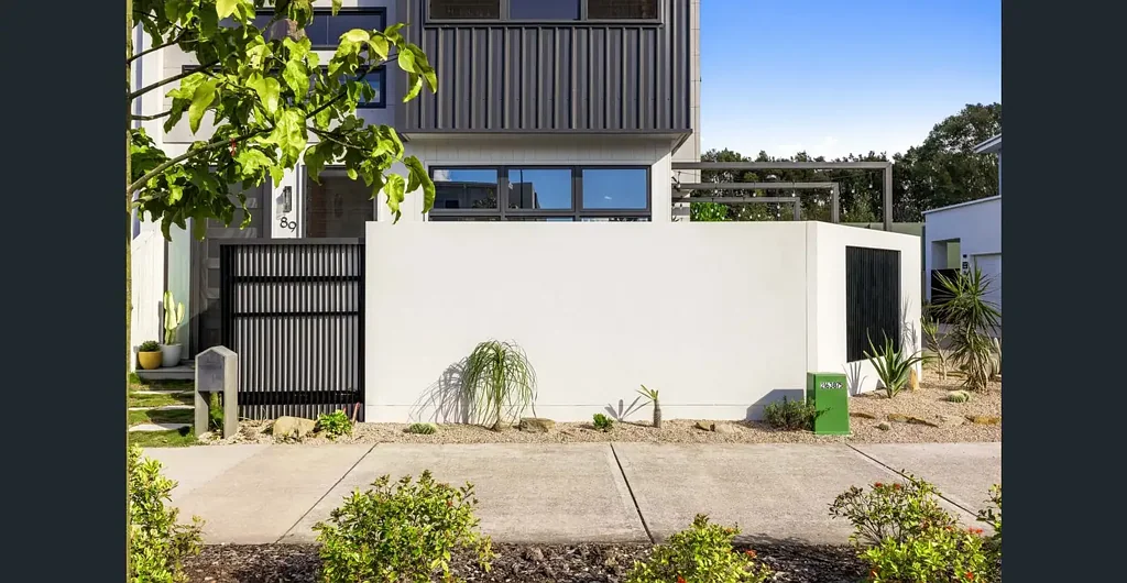 3 Bedroom Home in Sought After Sunshine Cove!