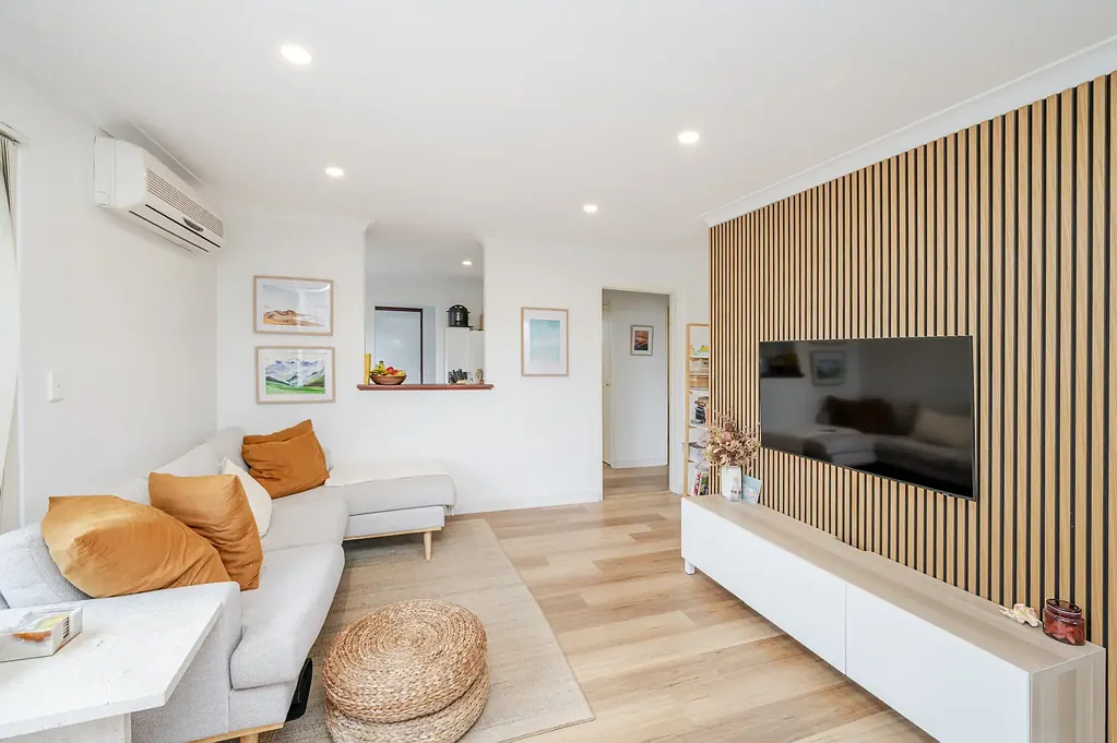 Como 2房  Low Maintenance Living in Prime Como Location