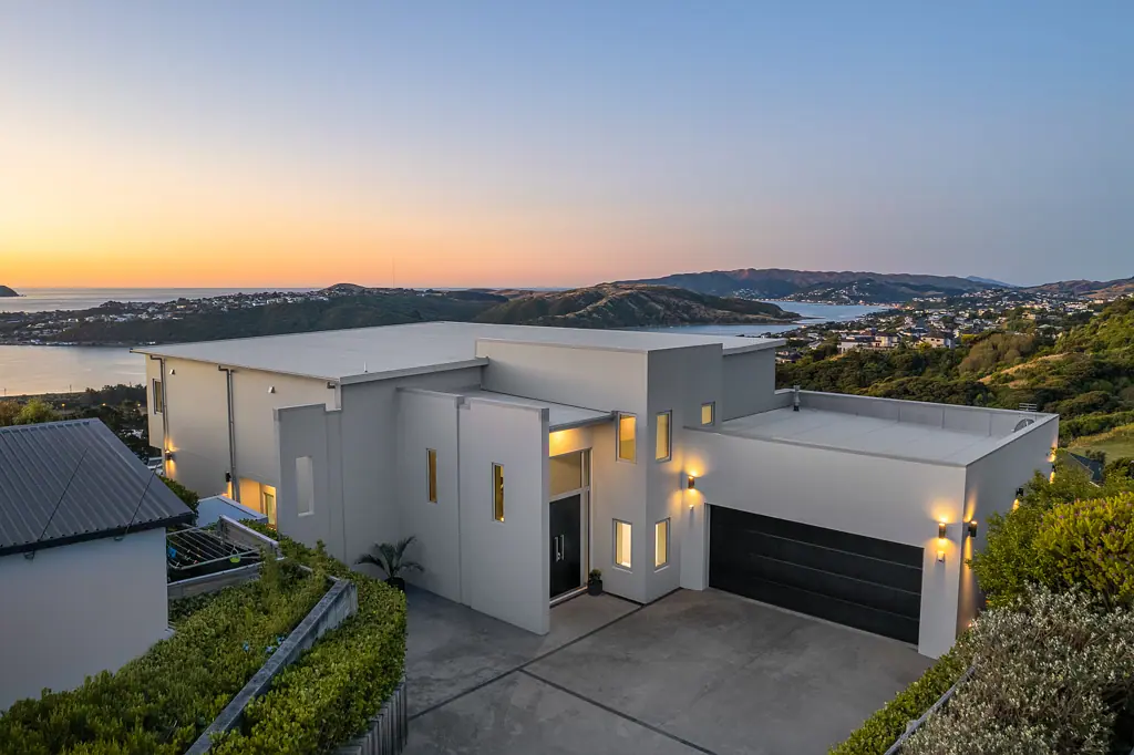 Aotea 4 Bedroom Architectural masterpiece with water views