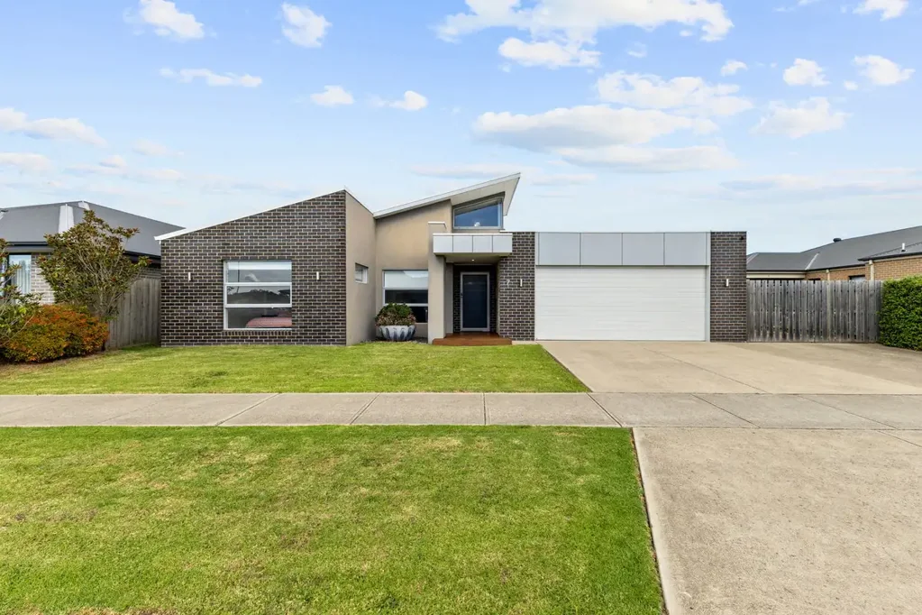 Traralgon 3غرفة نوم Spacious West End Retreat with Premium Finishes & Solar Advantage