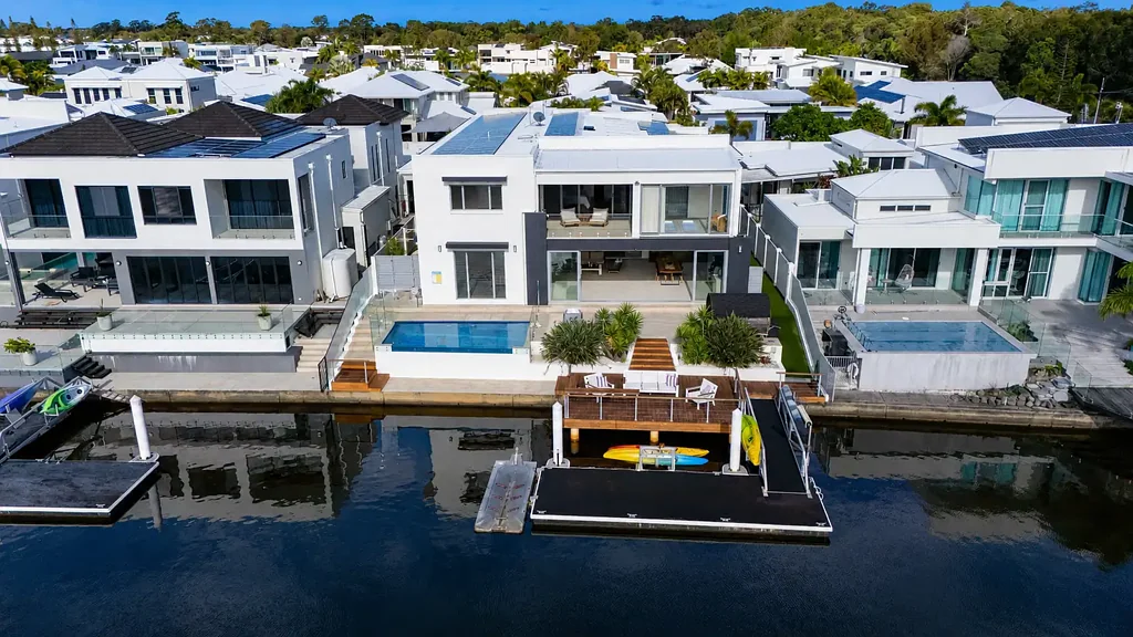 Pelican Waters 5Kwarto Where Bespoke Craftsmanship Meets the Ultimate Waterfront Lifestyle