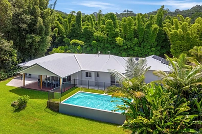 Eumundi 5房  BEAUTIFUL HOME IN WHISPER-QUIET LOCATION WITH POOL, SHED AND STUDIO