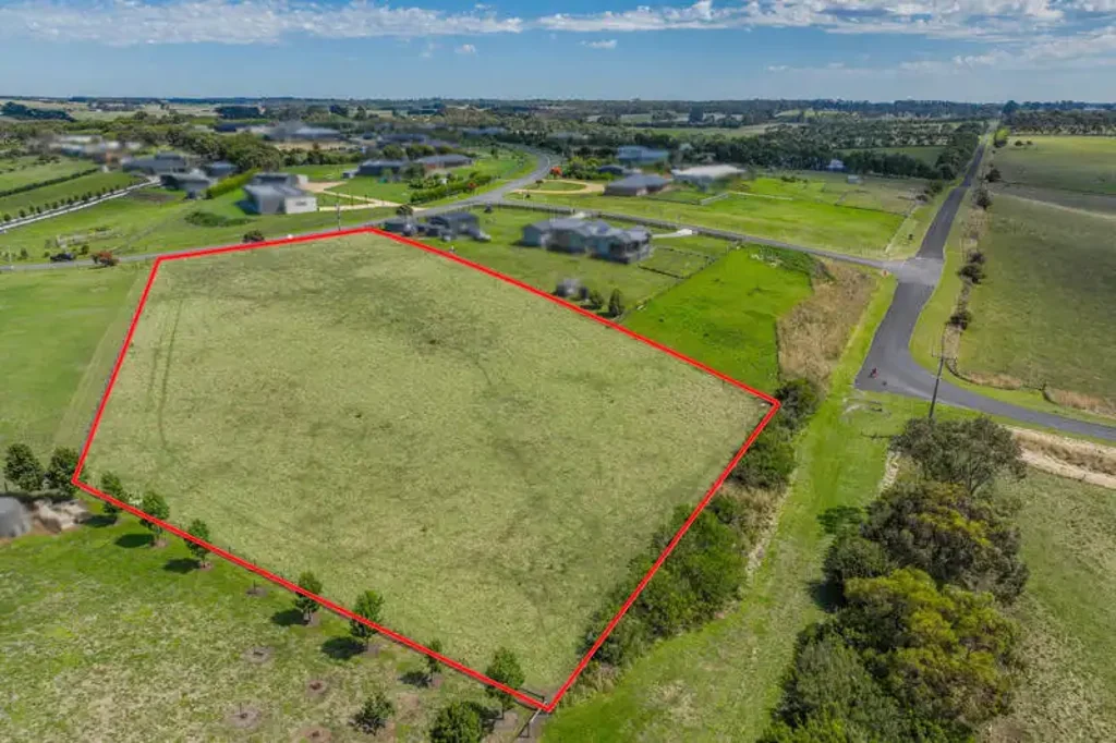 Woodford Acreage In Woodford