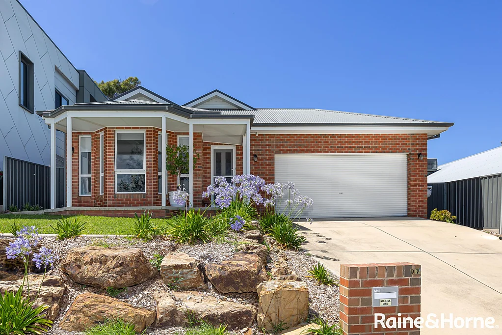 89 Brooklyn Drive, Bourkelands, NSW 2650