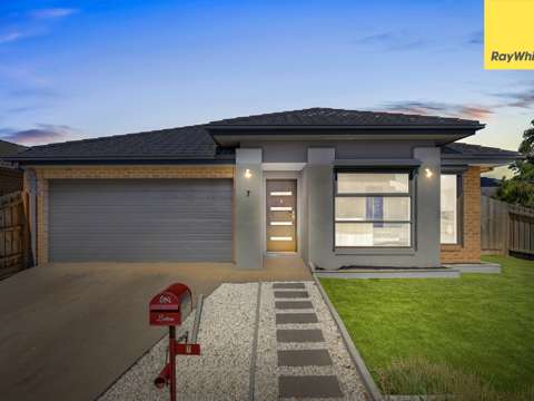 Weir Views 3 Bedroom Modern Family Home in Prime Location with Riverside Living