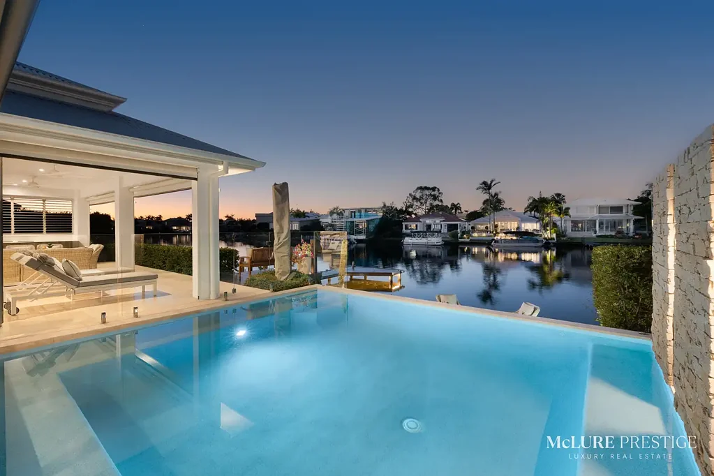 Noosaville 4ห้องนอน North Facing Waterfront Living Without Compromise