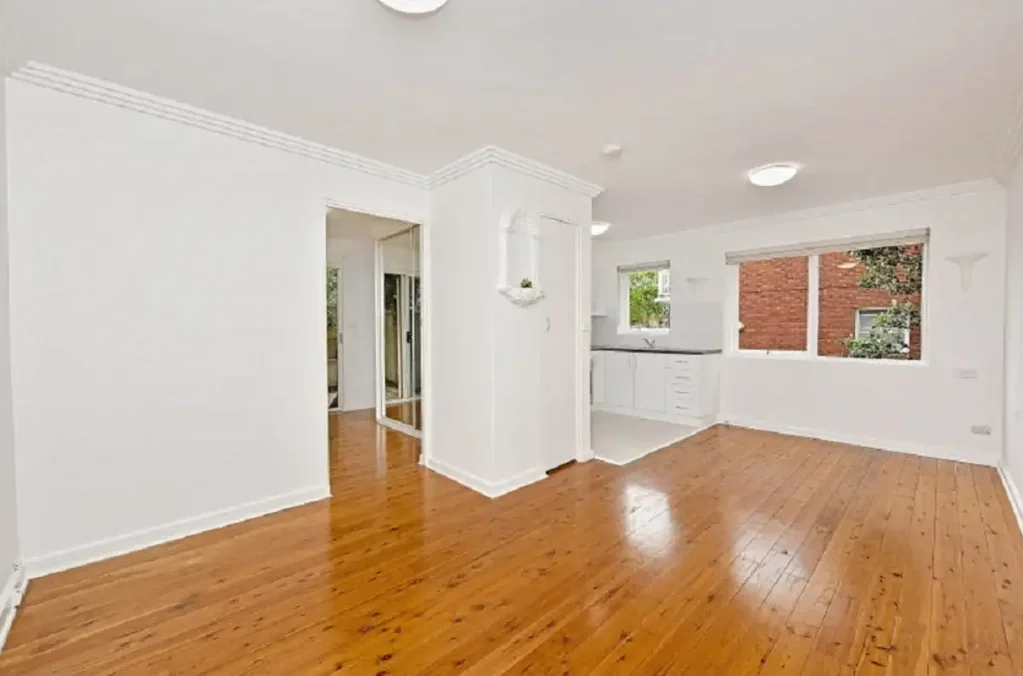 Bright & Low Maintenance Apartment in a Convenient Location