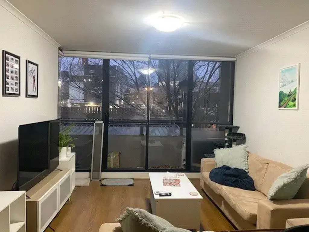 Bright 2 bedder with floorboards!