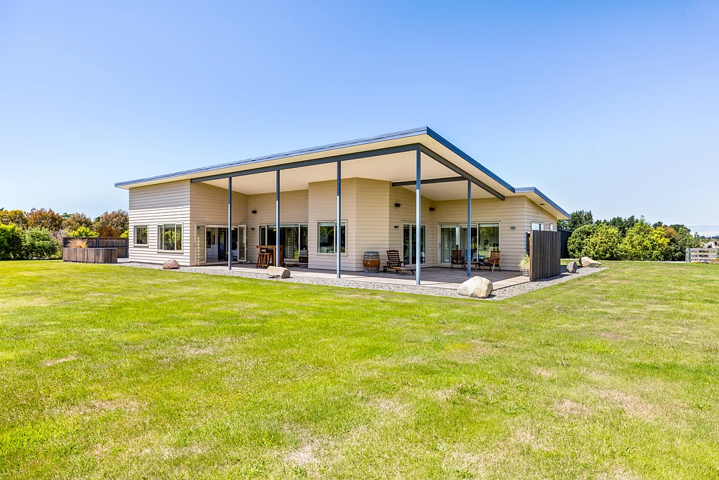 Amberley  Modern Country Comfort - Priced to Sell