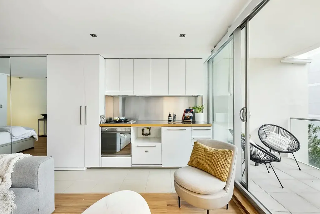 EXCEPTIONAL STUDIO WITH A LEAFY OUTLOOK - Partially Funished