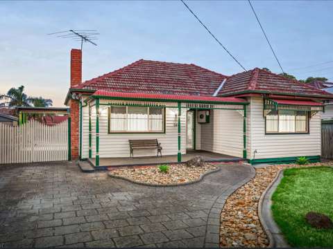 Fawkner 3 Bedroom Charming Family Home in Fawkner - A Perfect Blend of Comfort and Style