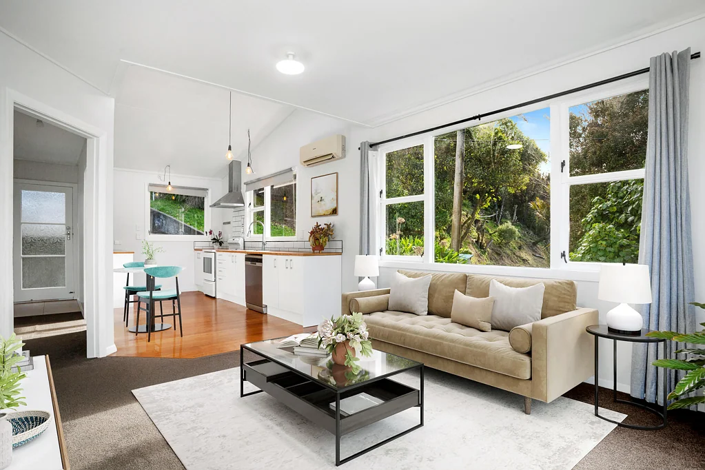 Tawa 2 Bedroom Handy Location - Walk Everywhere!