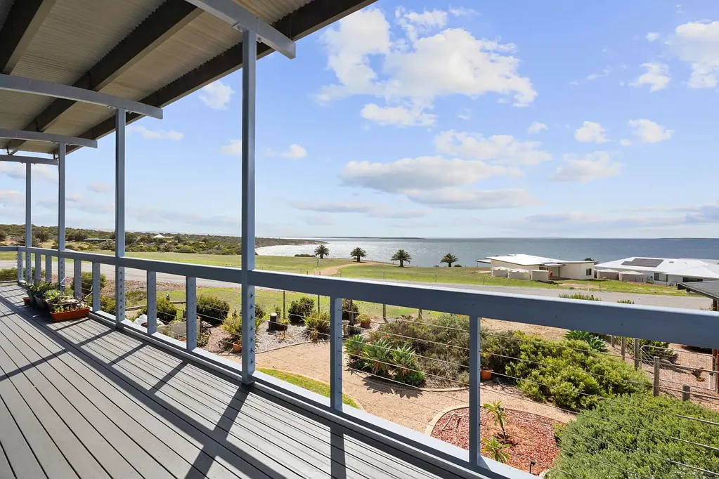 Point Boston 4 Slaapkamer Embrace Sustainable Coastal Living