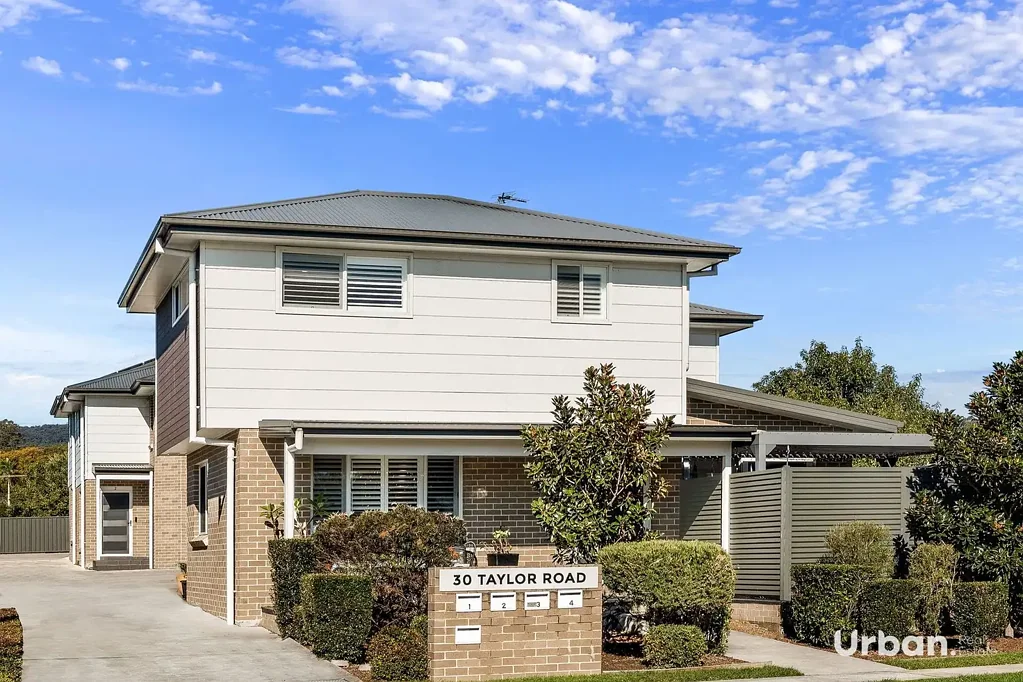 Albion Park 4Kwarto Multiple Living Spaces and Modern Family Comfort