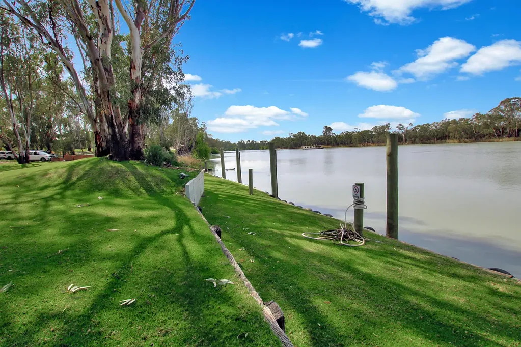 Blanchetown 3房  Roonka Ridge River Retreat - A Rare Riverfront Paradise with Tourism Potential