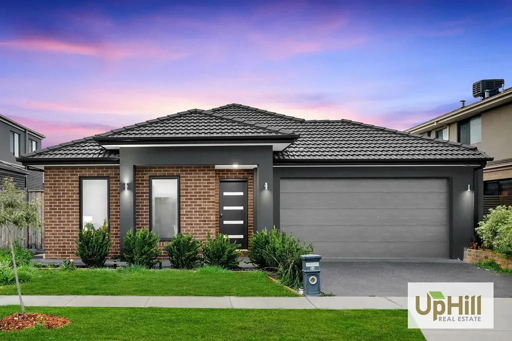 34 Trojan Crescent, Clyde North, VIC 3978
