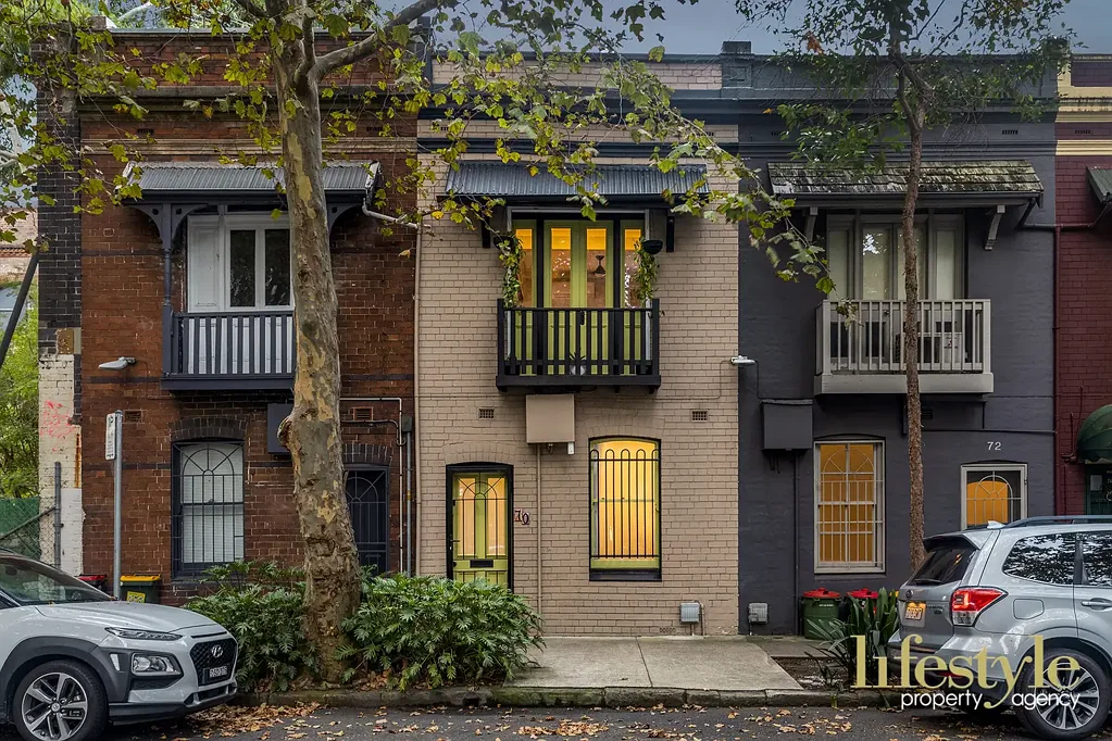 Fully Furnished Historic Terrace Offering Modern Luxury in the Heart of Woolloomooloo