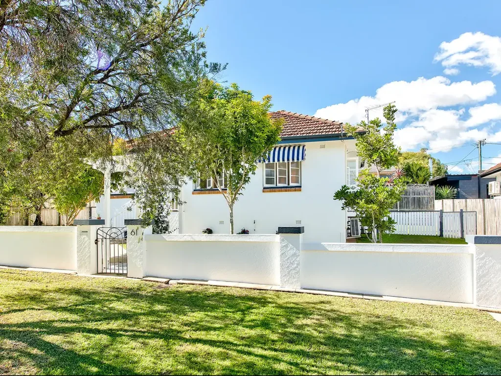 Renovated Two Bedroom Enoggera Cottage With Study Nook And D