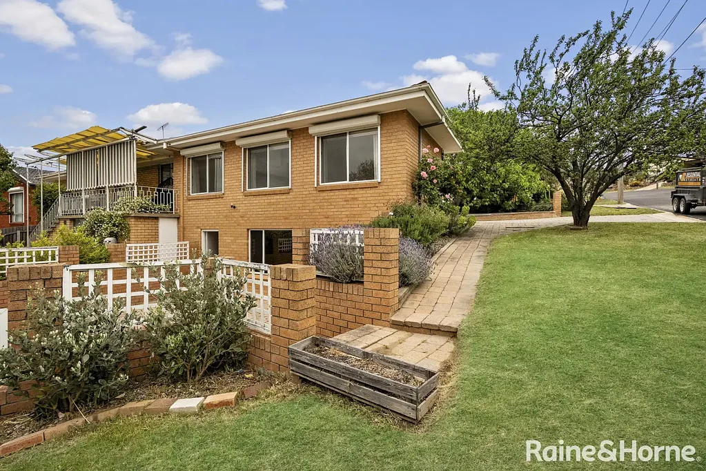 2/56 Pindari Crescent, Queanbeyan, NSW 2620