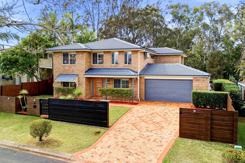 Runcorn 5房 安全、宽敞、太阳能 + 泳池：Runcorn 顶级街道的五星级生活！ Security, space, solar + a pool: this is 5-star living in a top Runcorn street!