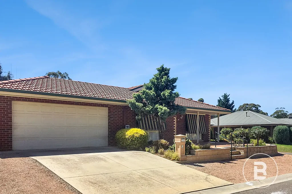 EXECUTIVE 2 BEDROOM 2 BATHROOM HOME