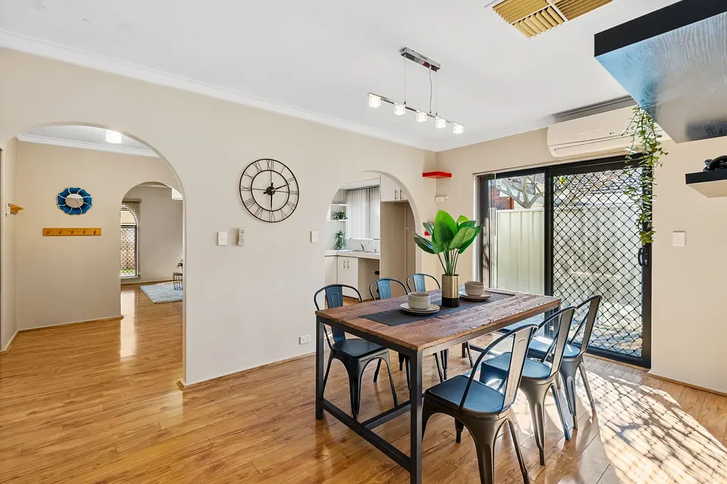 East Cannington 3कमरा EASY CARE STREET FRONT HOME