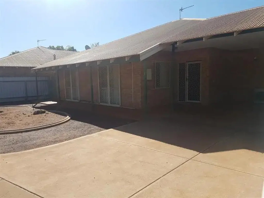 Lovely 3 x 2 Brick home in quiet cul-de-sac area