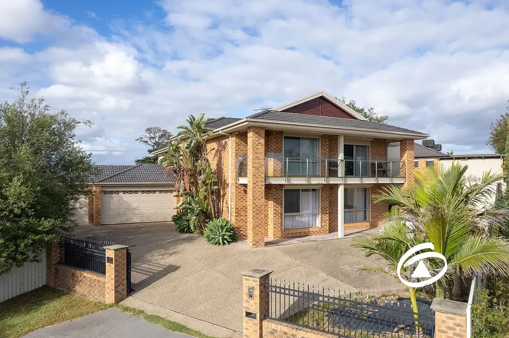 6 Cardiff Grove, Cranbourne East, VIC 3977