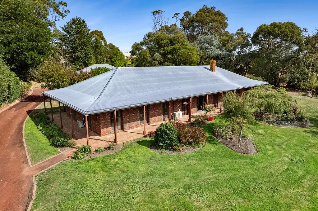 Timboon 4 Bedroom First Time On The Market - Expansive Craftsman Built Home In Timboon