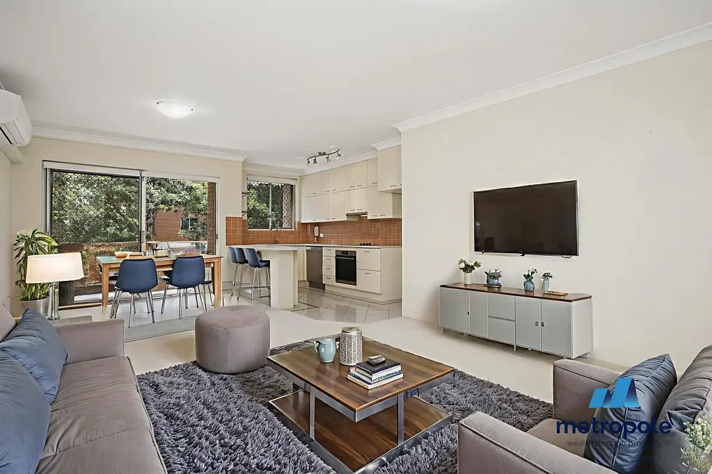 TRANQUIL FIRST FLOOR UNIT 250M TO BEACH