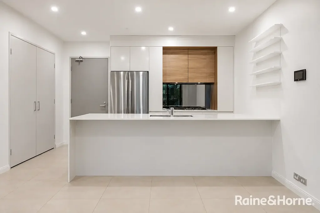 Eastgardens 3બેડરૂમ Stylish Ground Floor Living with Light-Filled Courtyard in the Heart of Eastgardens