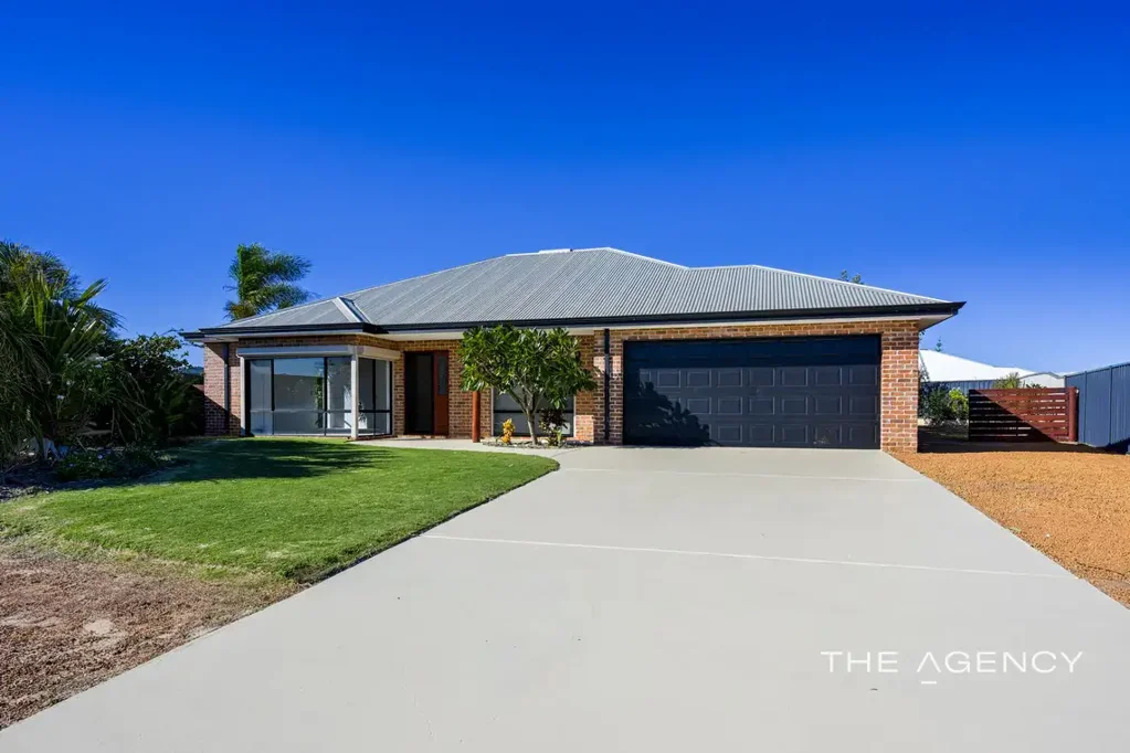 Glenfield 4ਬੈੱਡਰੂਮ NOW SELLING - MASSIVE FAMILY HOME - 1023m2 + OCEAN VIEWS + SHED