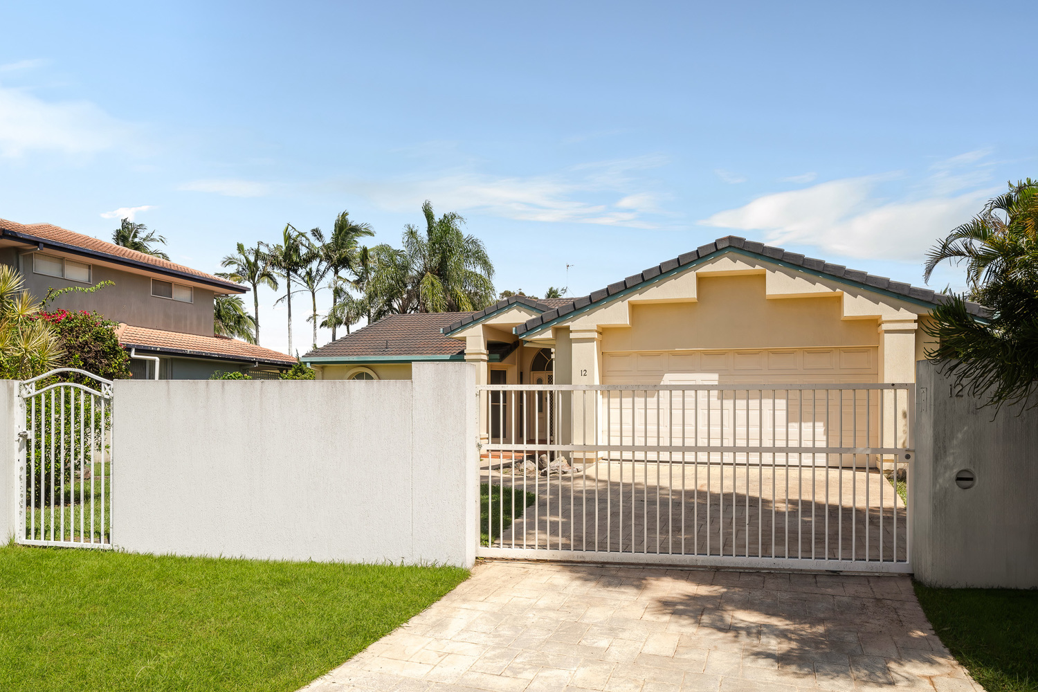 12 SAINT MARTIN PL, CLEAR ISLAND WATERS QLD 4226, 0 chambres, 0 salles de bain, House