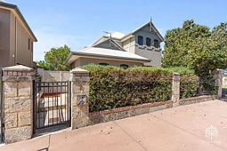2 Parkfarm Drive, South Guildford