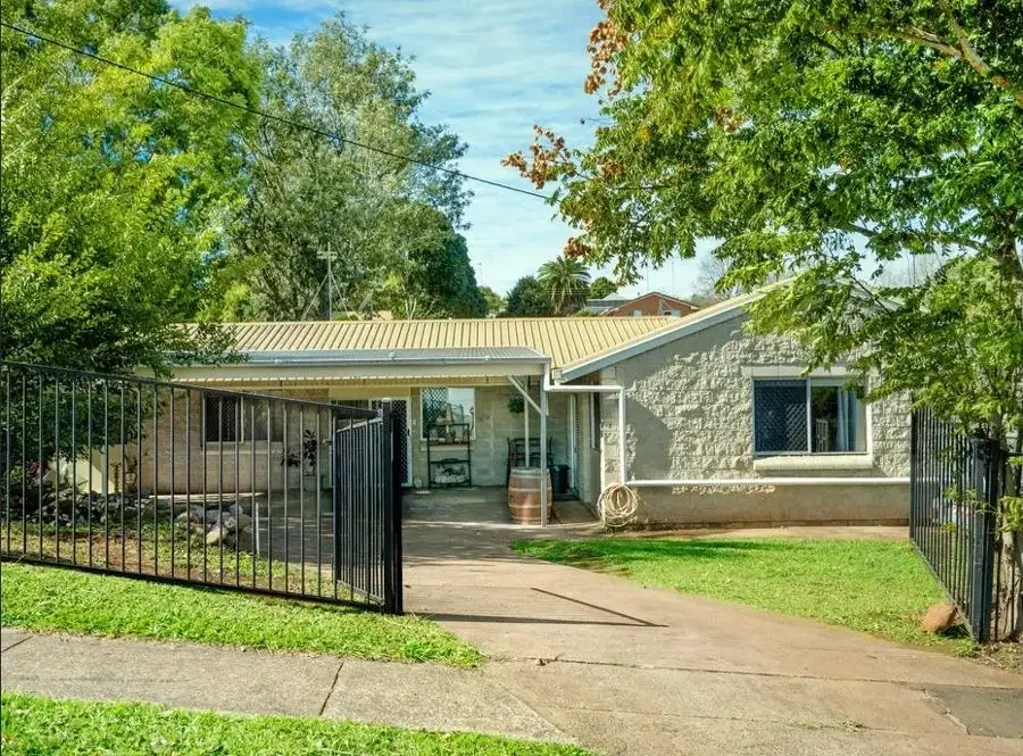 ~ Renovated Unit in Enviable Location ~