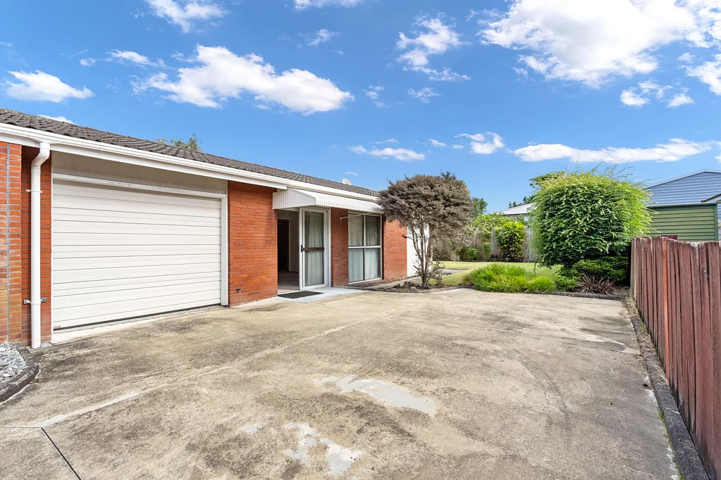 Woodhill 2房  Low Maintenance, Central Location
