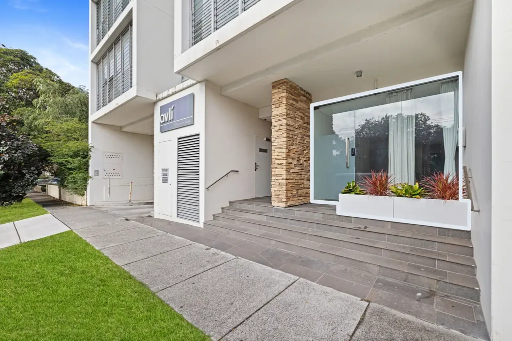 Partly Furnished- Contemporary Living, Ground Floor Apartment with Parking