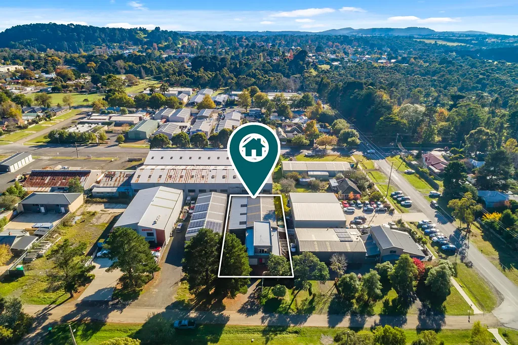 Woodend 3chambre House, office and factory, all in one