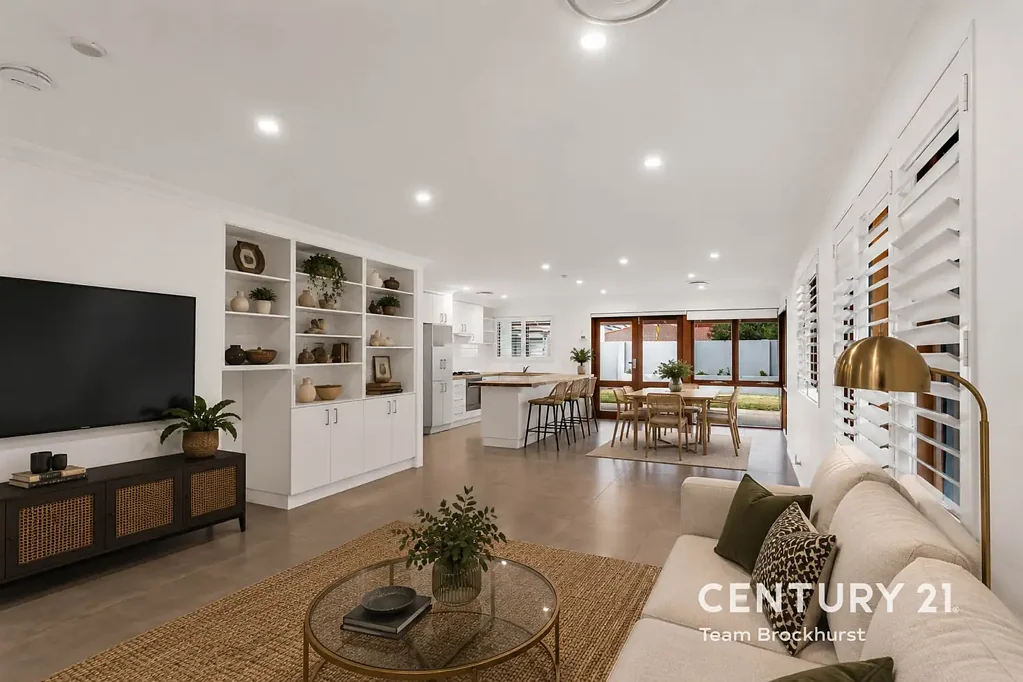 SECURE, STYLISH AND STEPS FROM THE COAST