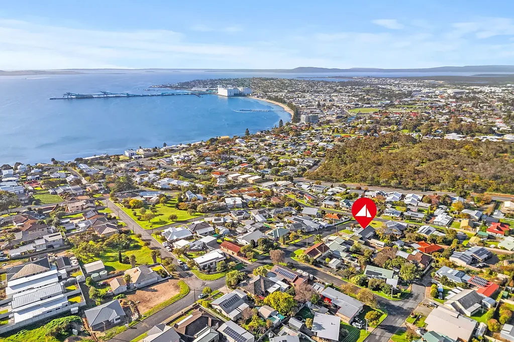 Port Lincoln 3房  Bay Views, Generous Living & Plenty of Potential