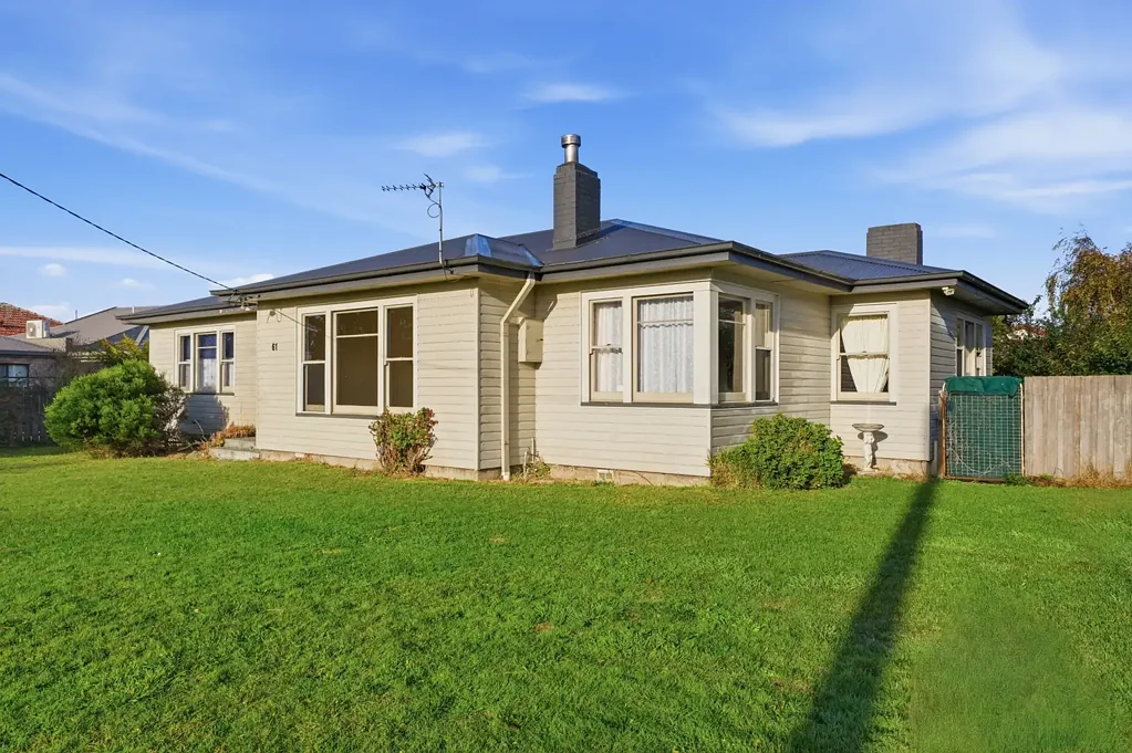 George Town 3房  Charming family home with development potential.